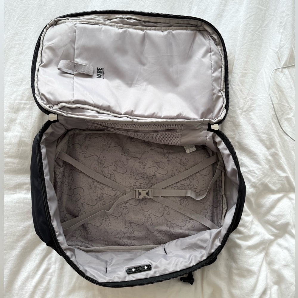 Pacsafe Vibe 40L Travel Backpack - Picture 4 of 6